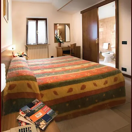 Albergo Il Castellino Boario Terme Exterior foto