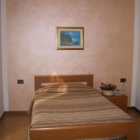 Albergo Il Castellino Boario Terme Exterior foto