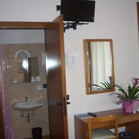 Albergo Il Castellino Boario Terme Exterior foto